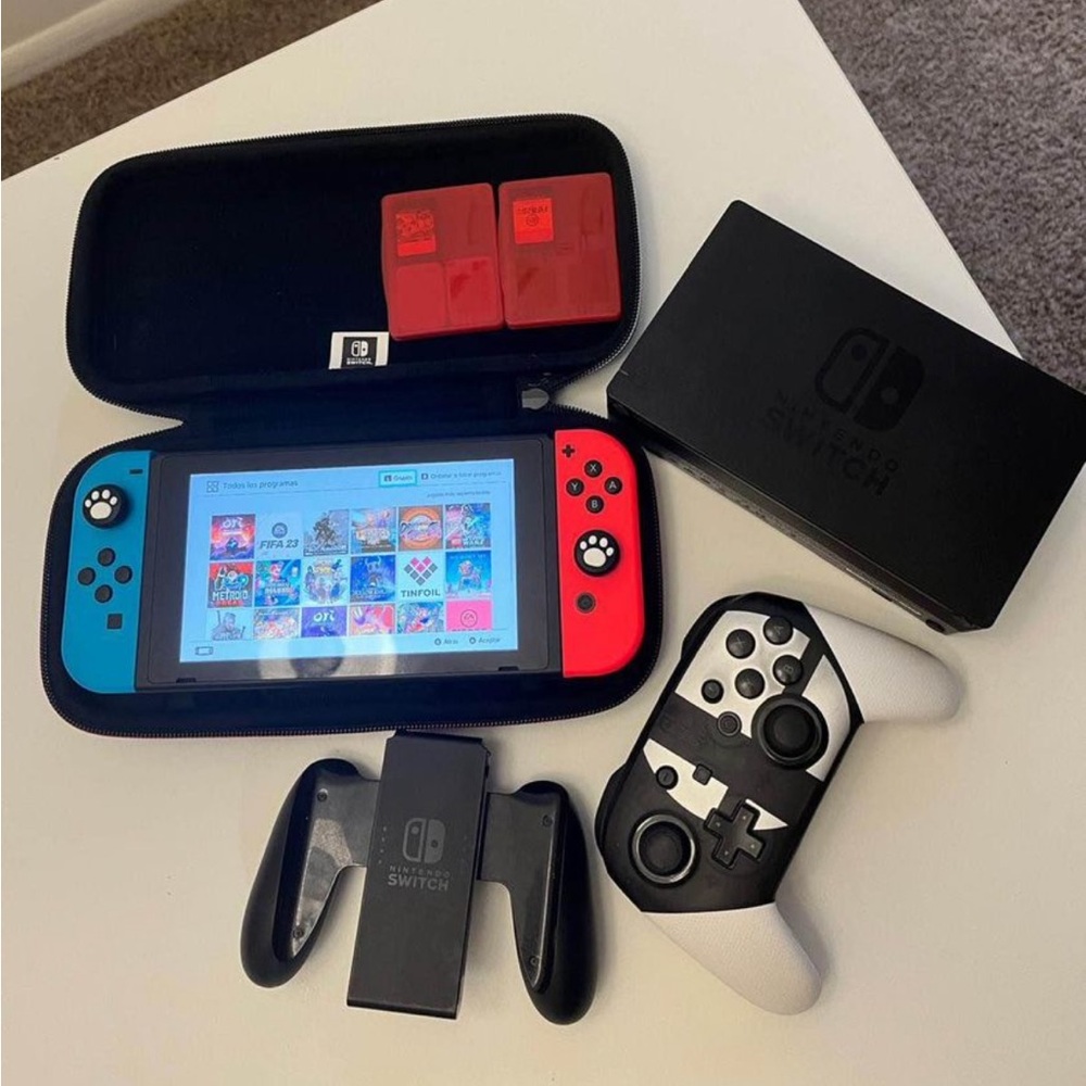 Nintendo 128 GB, mando pro controller and accessories.